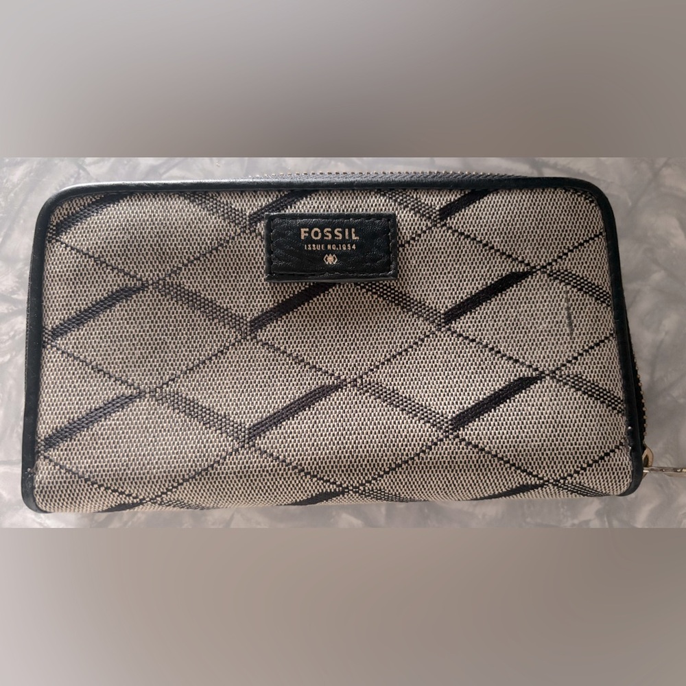 Fossil Sydney Zip Clutch - Wallet Grey & Black Pattern Fabric